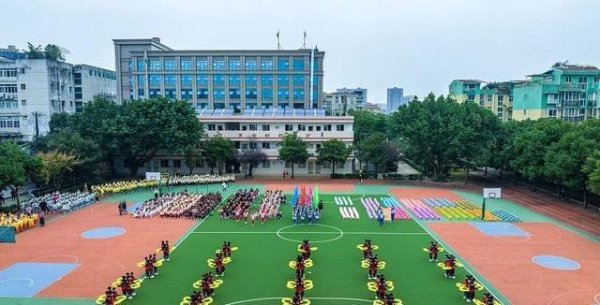 实盘配资平台查询 学龄人口高峰过去，老师跨学段转岗潮汐学校小班化教学来了